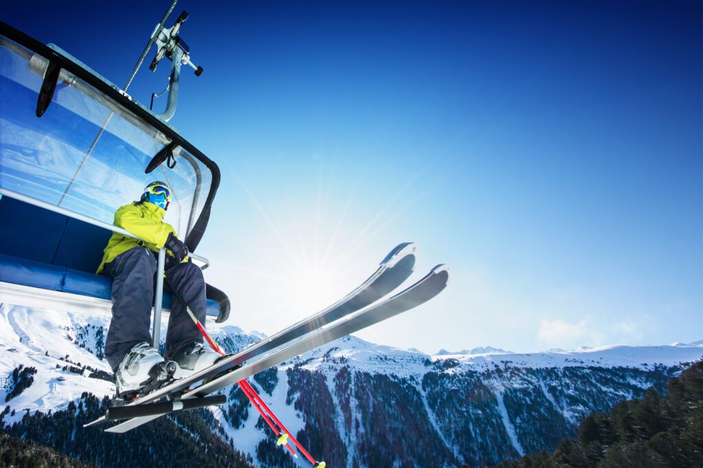  Scoring a great deal on a flight to a world-class ski resort means less time traveling and more time on the slopes. Use these tips and tricks to save money on your next vacation. 