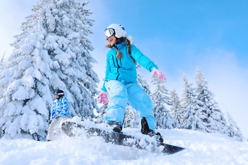 Beginners and intermediate skiers can get their fill on the California side, while advanced and expert skiers can test their mettle on the more challenging Nevada side.